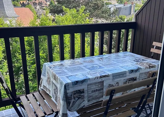 - Avec Terrasse Face A L'hippodrome Apartment *