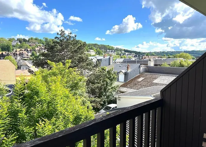 Apartment - Avec Terrasse Face A L'hippodrome *